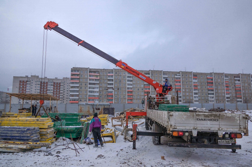 Ежедневно на объекте работают около ста человек