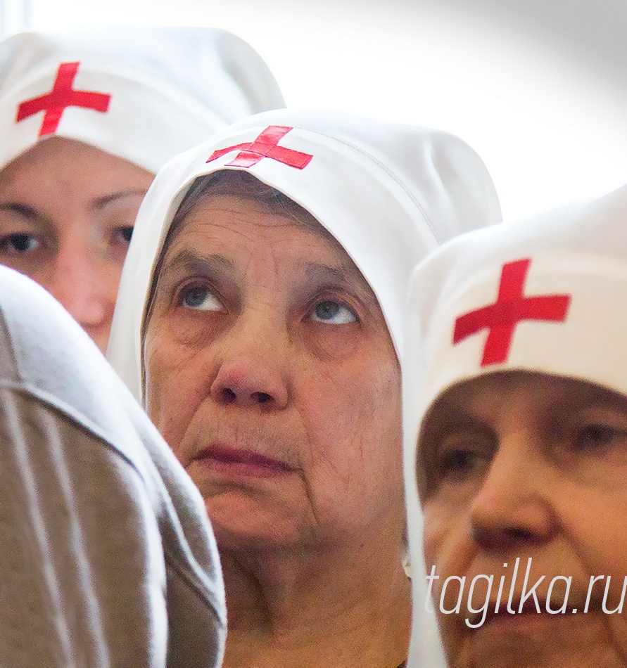 Открытие домового храма во второй городской больнице.

Среди посетительниц первой литургии в новом помещении было много православных сестер милосердия, которые трудятся на общественных началах в клинике, по доброй воле помогают тяжелобольным.


Текст Анжелы Голубчиковой.