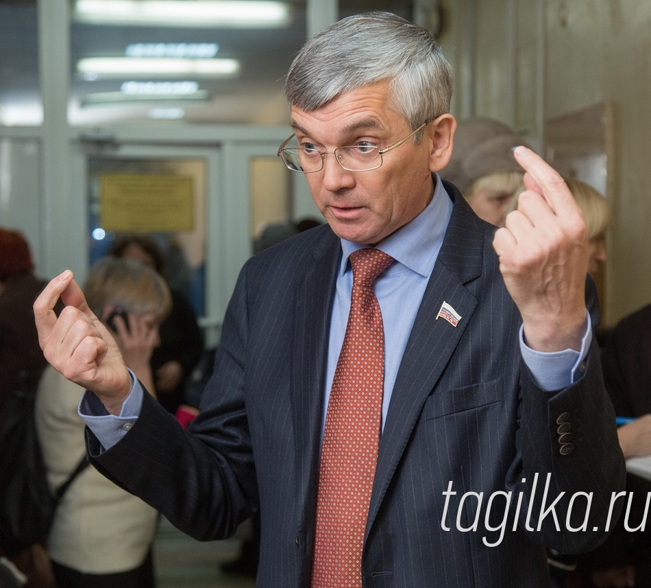 Прием граждан по личным вопросам, организованный Региональной общественной приёмной председателя всероссийской политической партии «Единая Россия» Д. А. Медведева.

Депутат Госдумы Александр Петров