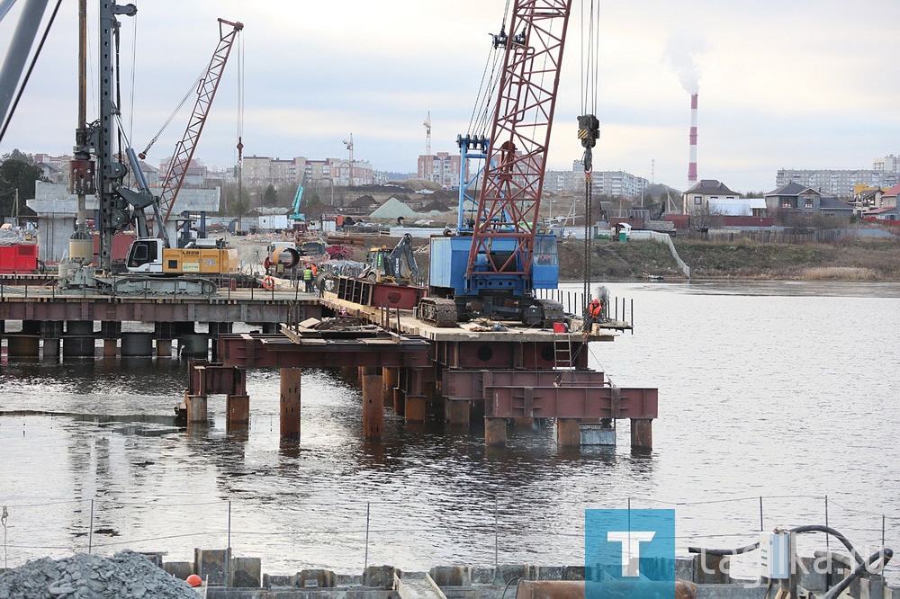 Строительство моста через Тагильский пруд по-прежнему идет в круглосуточном режиме