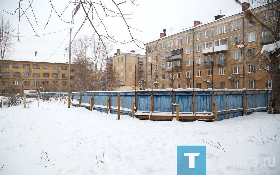 Снег во дворах и дорогах.

Корт. Пархоменко 116