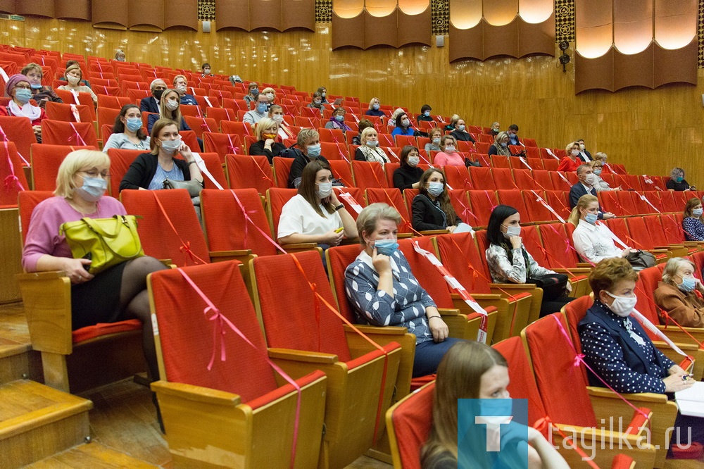 В общественно-политическом центре состоялись публичные слушания по исполнению бюджета за 2019 год