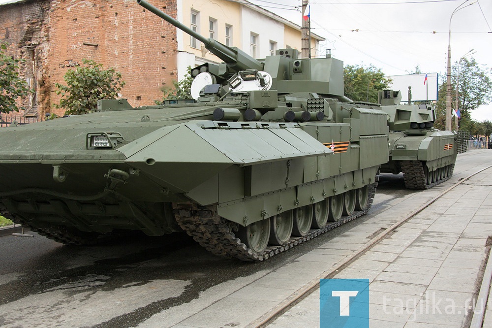 Все готово к началу прохождения военной техники по главной улице города