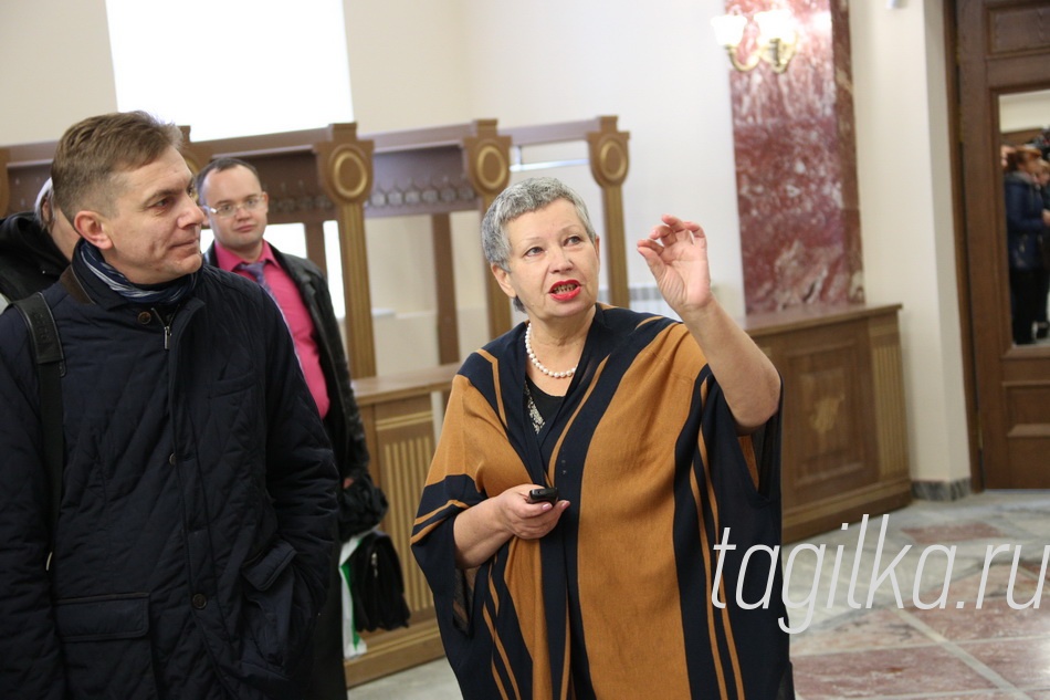 Директор театра Ольга Анисимова сообщила, что в планах – регистрация здания в качестве памятника культуры областного значения. Оно того достойно.