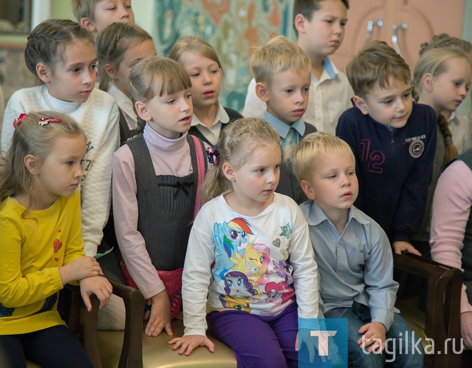 Юным тагильчанам показали «Волшебно кольцо»