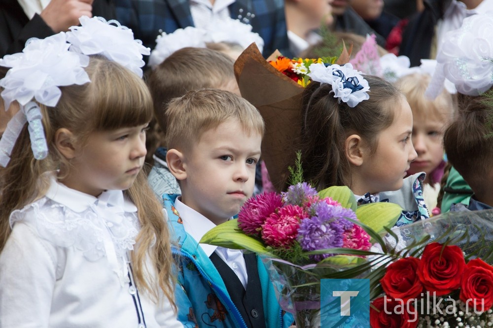 В школе № 65 прошла праздничная линейка