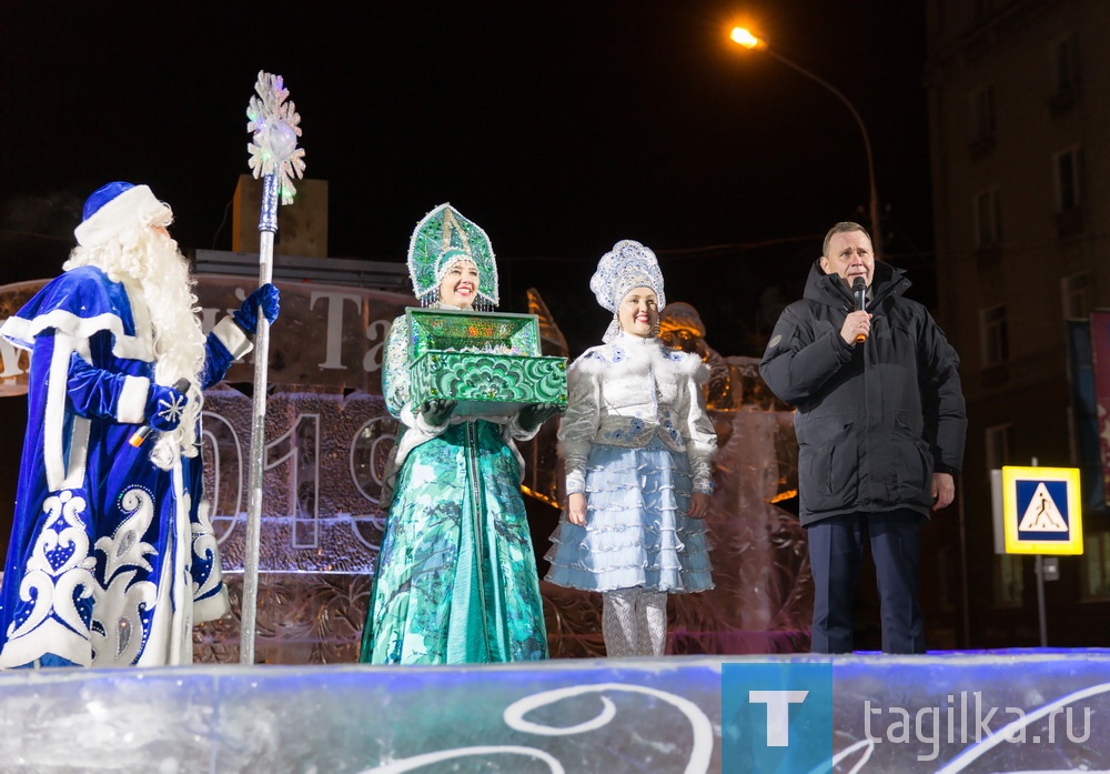 С наступающим Новым годом тагильчан поздравил глава города Владислав Пинаев.

