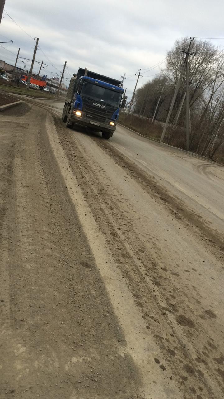 Гряземесы-большегрузы проехали по недавно отремонтированной улице Кулибина