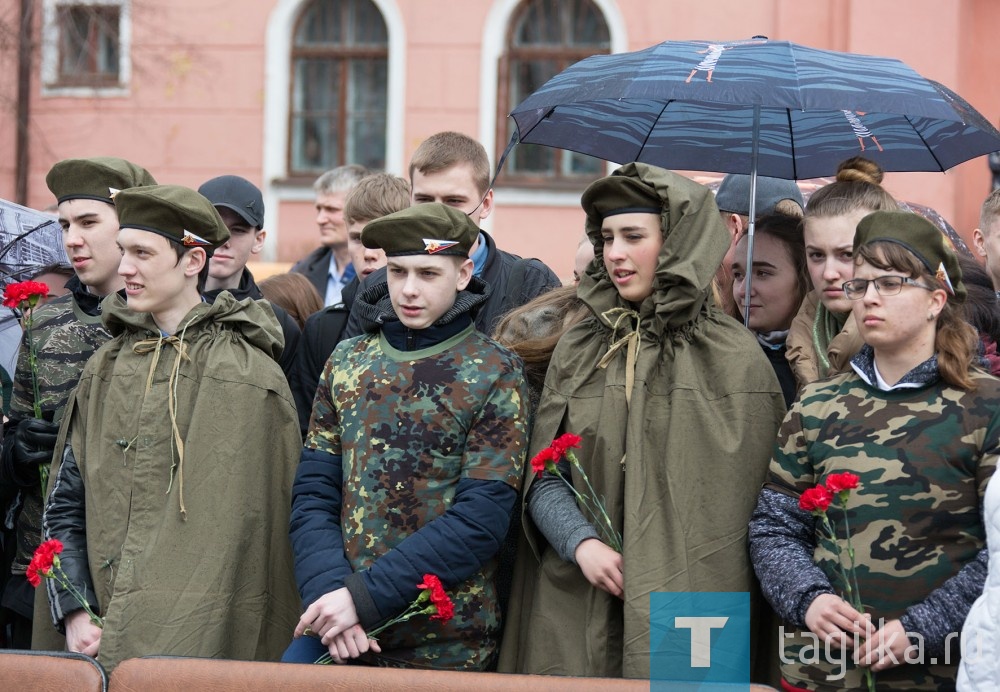 9 мая для нашего народа – день гордости, величия и отваги. День всеобщей памяти. И современники в долгу перед теми, кто подарил им май, мир, жизнь.