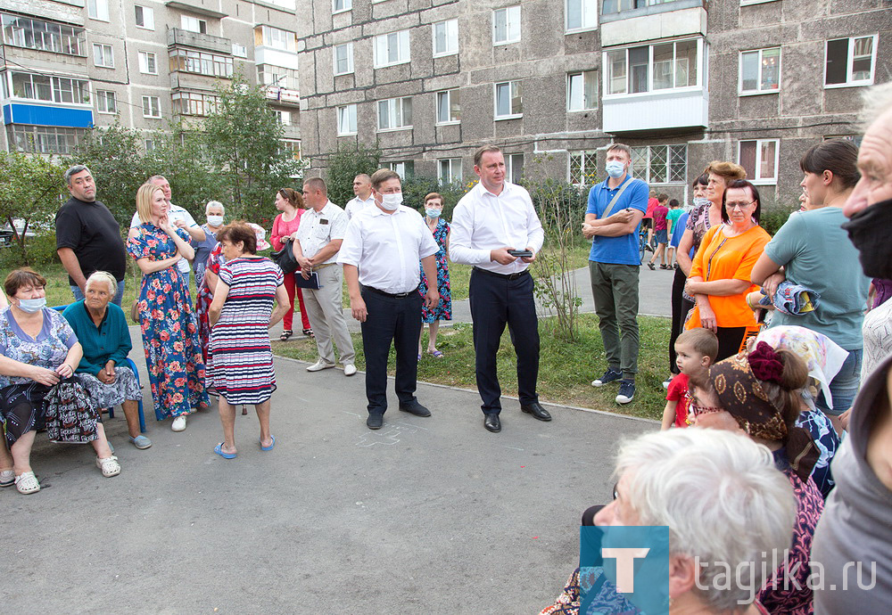 Глава города Владислав Пинаев встретился с жителями домов на улице Дарвина