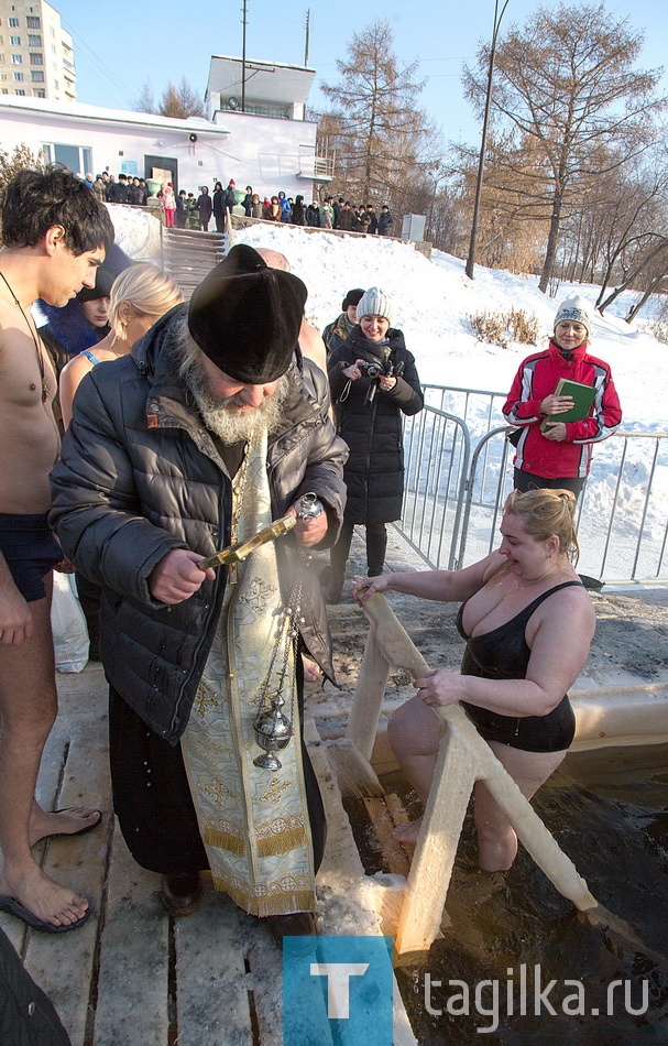 Крещенские купания в проруби