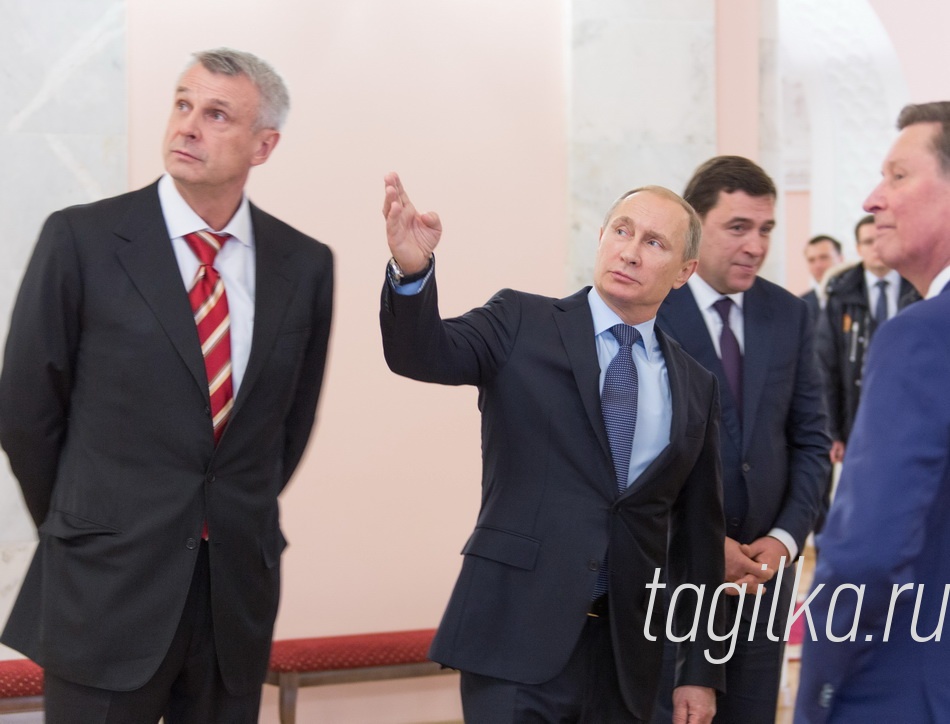 Мэр Сергей Носов успешно отчитался в выполнении поручений президента

Художники-реставраторы почистили роспись потолков и художественные полотна, восстановили гипсовые и бронзовые элементы, отшлифовали мраморные поверхности.