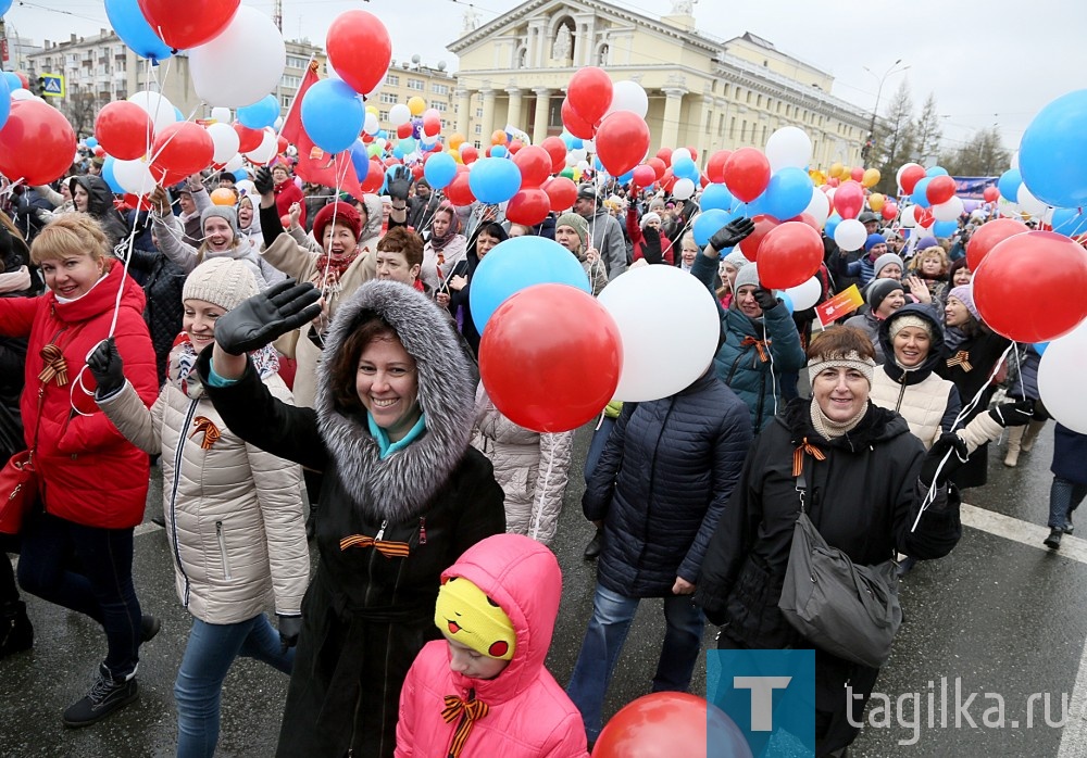 Праздничное шествие тагильчан в честь 72-летия Великой Победы.