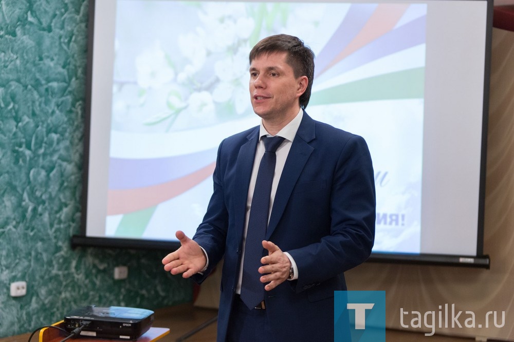 В нашем городе ряд некоммерческих организаций действуют уже более 20 лет. Это общественный совет Героев Социалистического труда и заслуженных работников бюджетных организаций, удостоенных почетных званий. Общественная региональная организация "Детско-юношеский спортивный клуб "Кристалл". Совет ветеранов Нижнего Тагила. 

Юбиляров НКО и многочисленные тагильские ТОСы, которые также являются неотъемлемой частью структуры местного самоуправления, поздравляли их коллеги, представители мэрии и депутаты гордумы.
