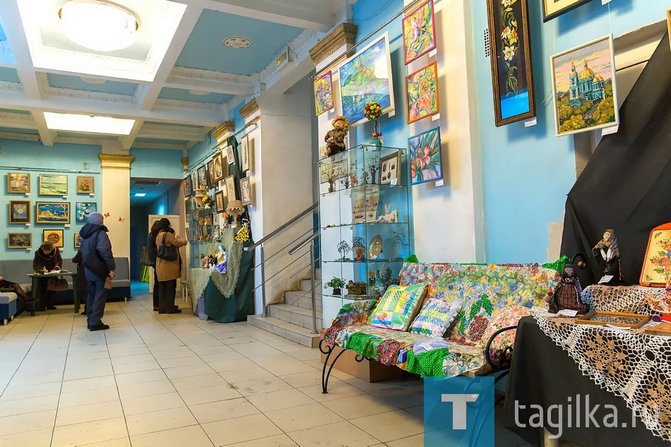 Декоративно-прикладное искусство вызывало интерес тагильчан всегда. И неудивительно, что в конце прошлого года именно ему были посвящены сразу несколько выставок в Нижнетагильском музее-заповеднике, Доме художника и досуговом центре «Урал».