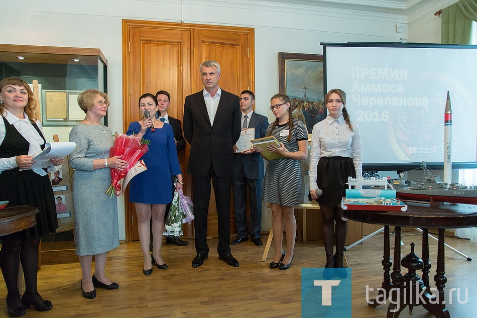  Успех воспитанницы городской станции юных техников разделила ее педагог Людмила Шепель и родители Екатерина Михайловна и Максим Александрович. Им вручены благодарственные письма.

Татьяна Шарыгина
Фото Сергея Казанцева