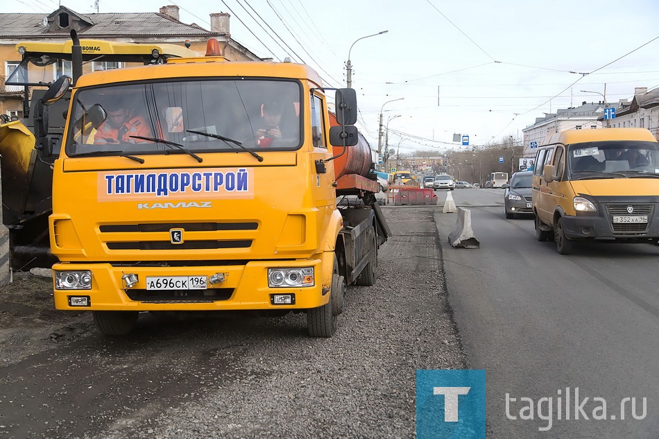 Приступили к ремонту дорог. 11.04.2017.