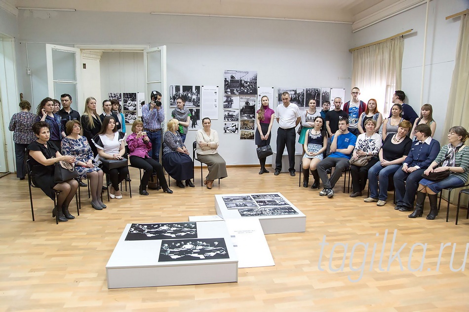 «Комиссар исчезает. Фальсификация фотографий и искусства в сталинскую эпоху».