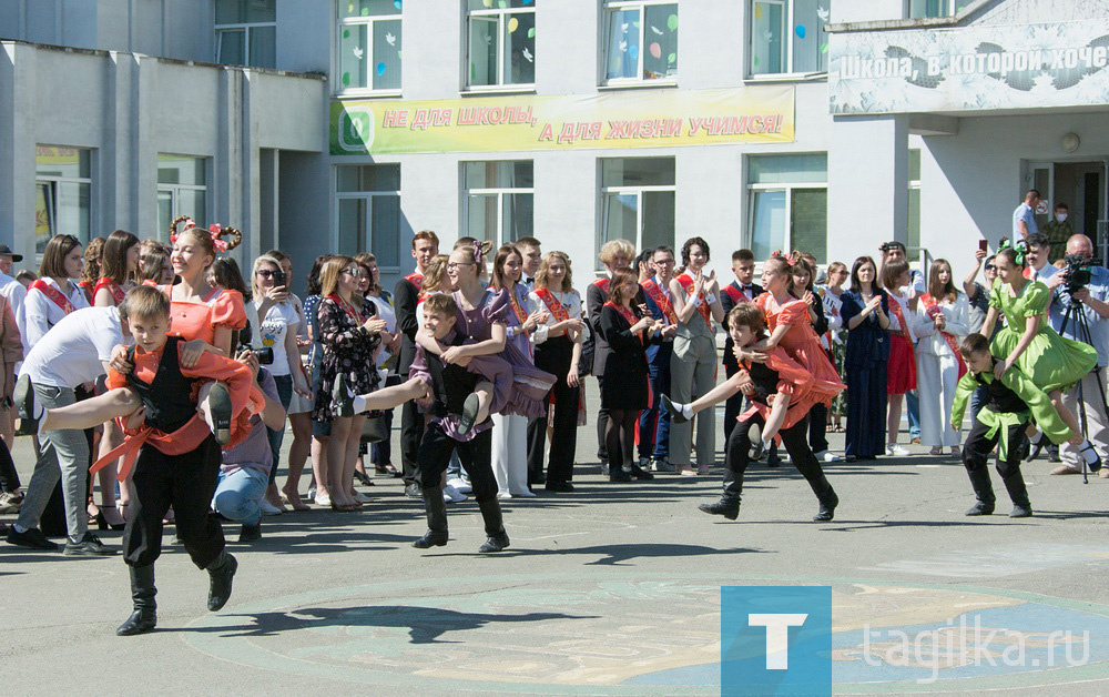 В школах Нижнего Тагила прозвенели последние звонки