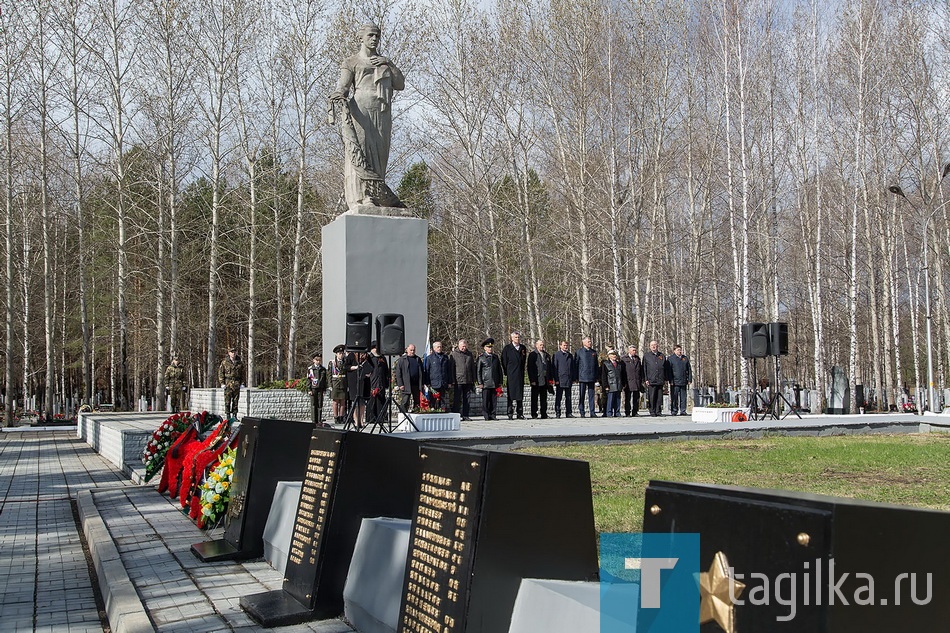 В нем приняли участие ветераны и труженики тыла, учащиеся кадетской школы № 21, представители общественных организаций, администрации, депутаты городской думы и законодательного собрания, священники Русской православной церкви. 
