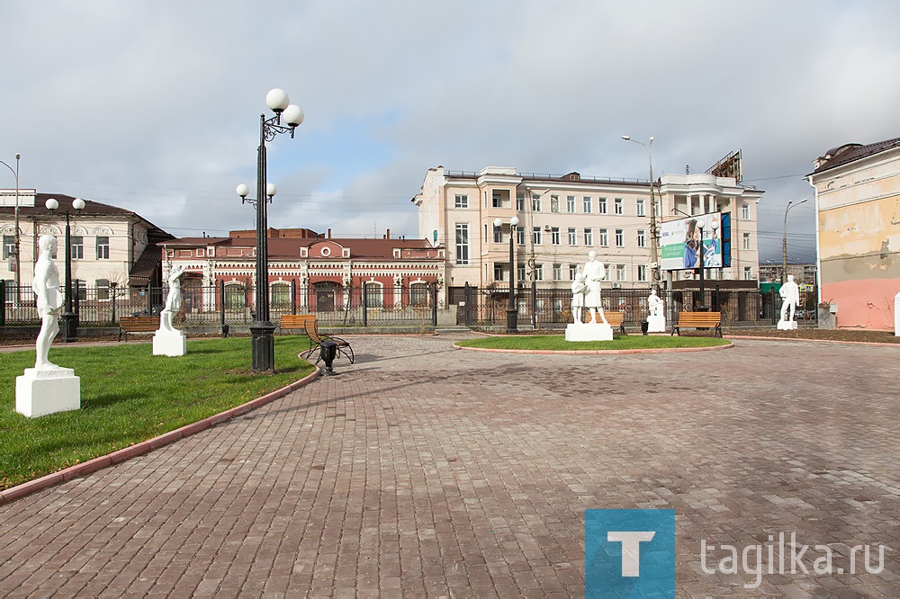 Сквер парковой скульптуры советского периода