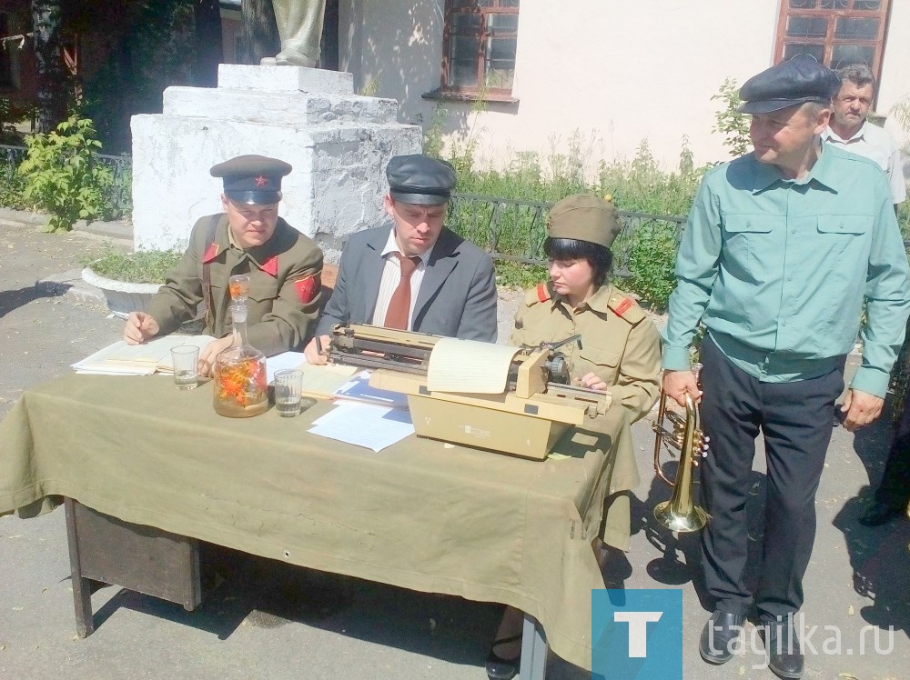 В Нижнем Тагиле прошла историческая реконструкция " Как семья меня провожала"