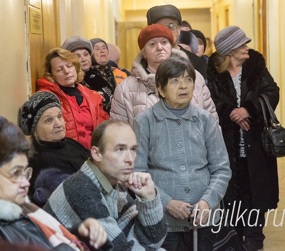 Очередь в общественную приемную.