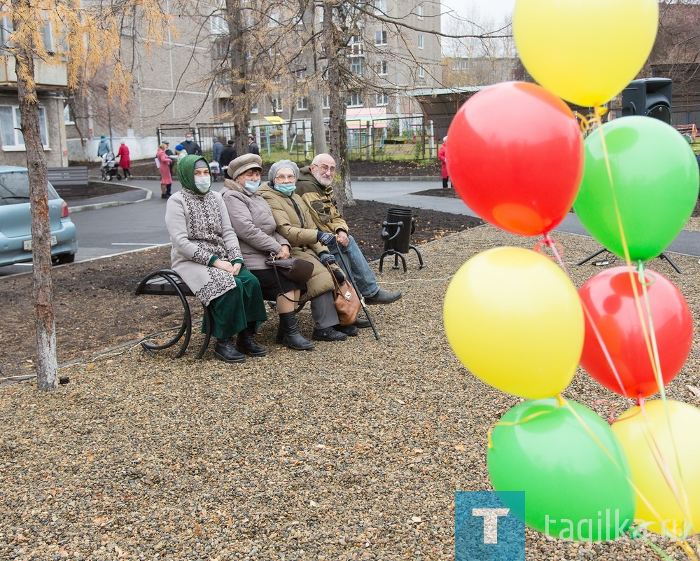 Праздник во дворе на улицах Ермака и Лебяжинской