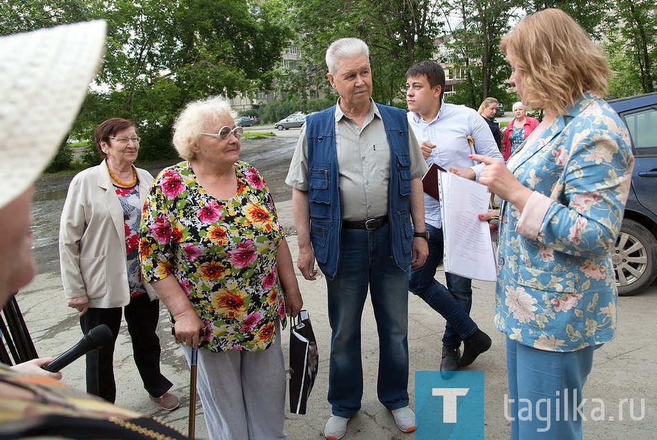 Тагильчане с трудом верят своим глазам: многолетние проблемы с благоустройством дворов решились за два дня