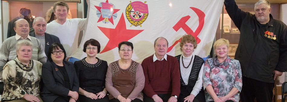 Новогодний подарок. Передача флага (гюйса) Авроры краеведческому музею.