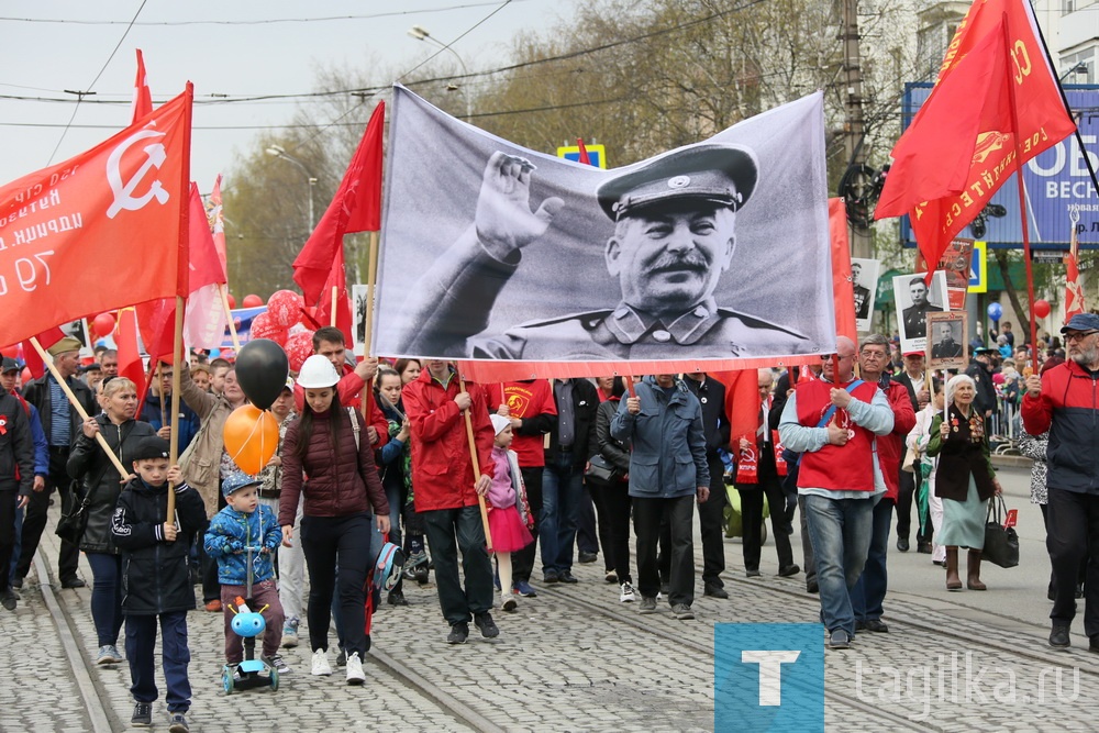 Гостей праздника и ветеранов приветствовали работники судов, комиссий по делам несовершеннолетних, сотрудники муниципальных учреждений, советы ветеранов войны и труда, ветераны ОМОН, работники ГУФСИН, представители политических партий. 