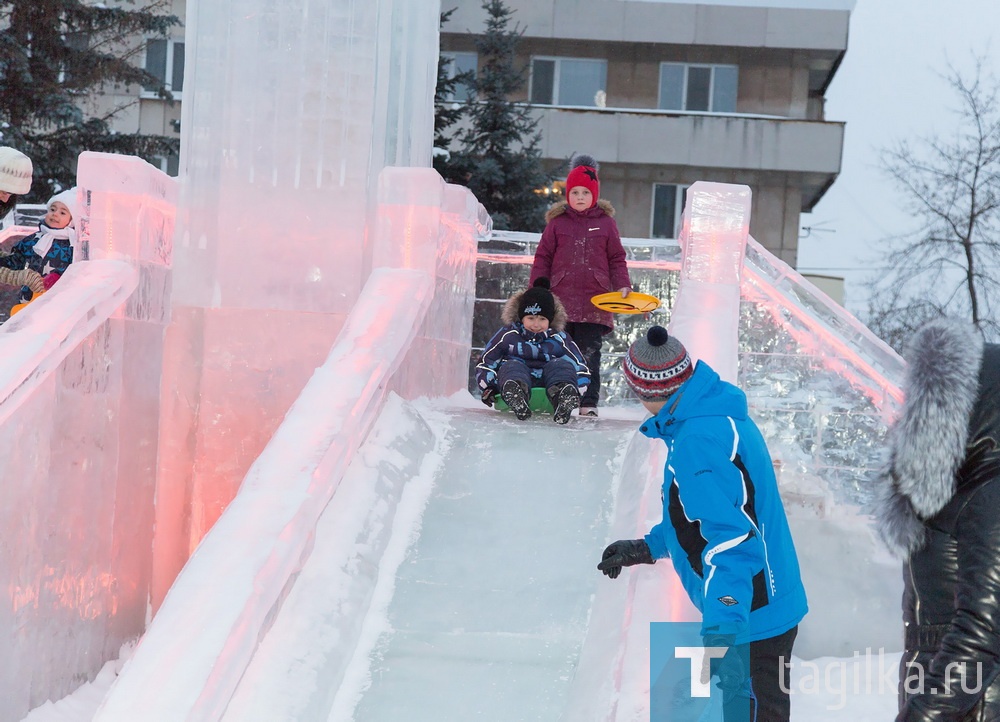 Зимние каникулы закончились, но ледовые городки продолжают работать