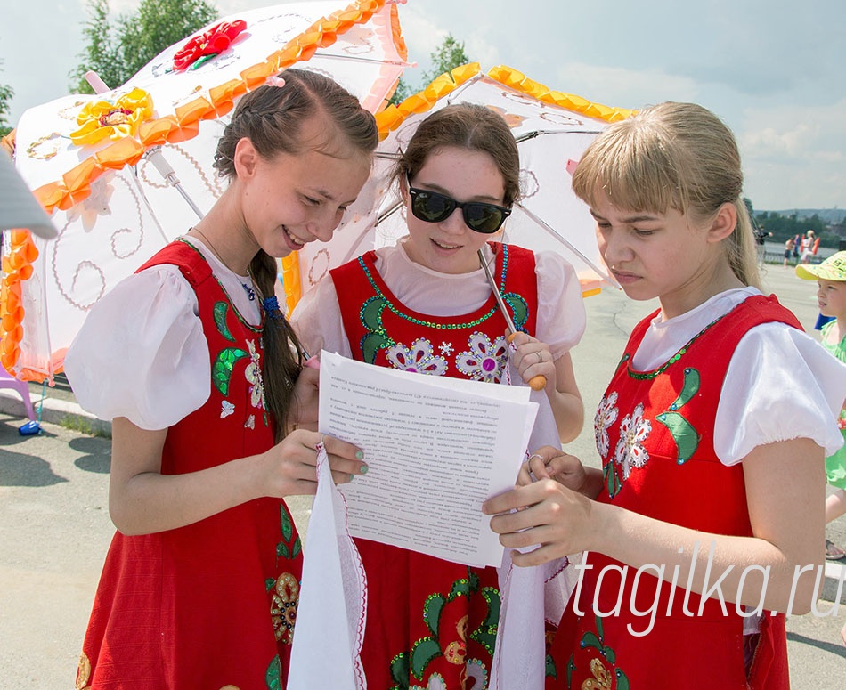 Обладатели Гран-при «Читательского марафона – Светлана, Мария и Таисия.