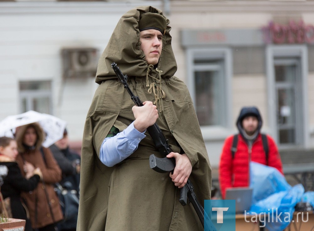 МИТИНГ У ПАМЯТНИКА ТАГИЛЬЧАНАМ – ГЕРОЯМ СОВЕТСКОГО СОЮЗА И ПОЛНЫМ КАВАЛЕРАМ ОРДЕНА СЛАВЫ