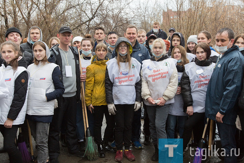 Молодая гвардия ЕР на субботнике