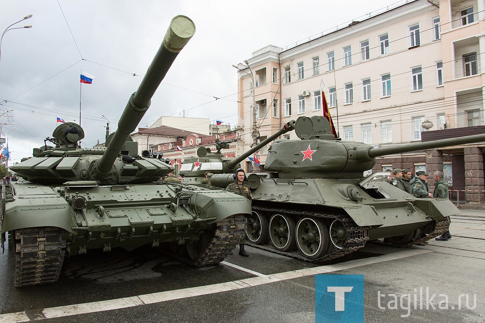 Все готово к началу прохождения военной техники по главной улице города