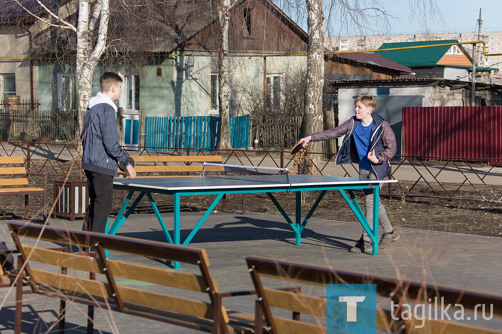 Владислав Пинаев проконтролировал качество содержания общественных территорий Дзержинского района в весенний период