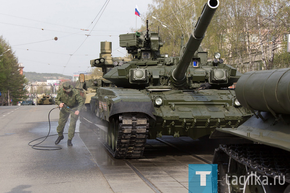 Подготовка военной техники для участия в параде Победы