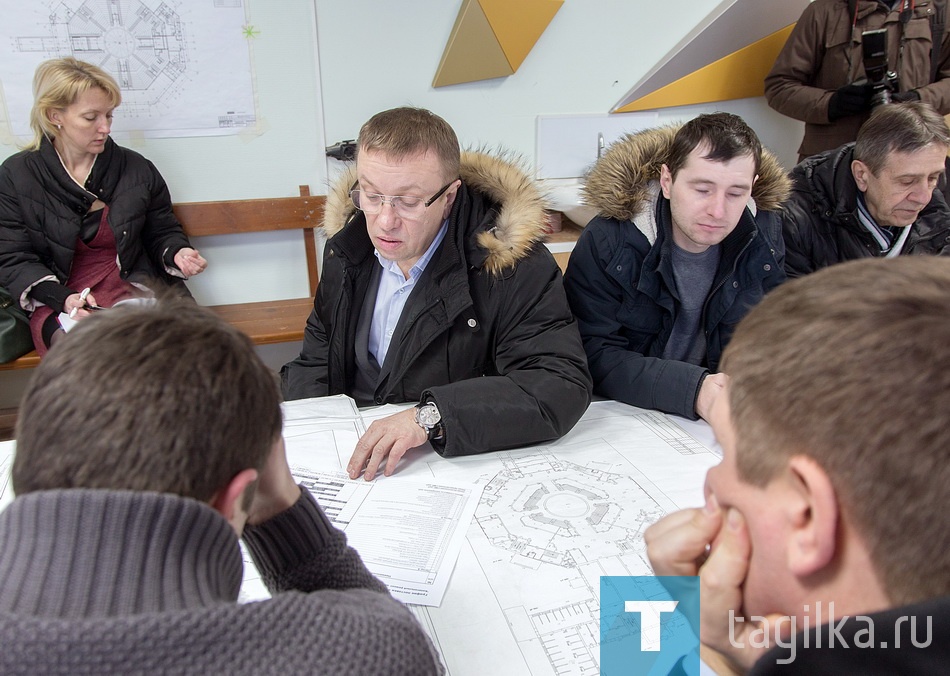Оперативное совещание по ремонту цирка.