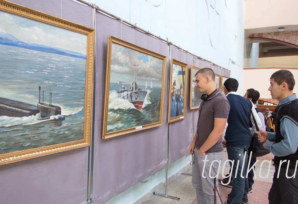 Моряки - подводники. Выставка Рифа Садыкова.