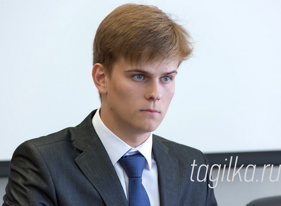 Спикер юношеского парламента работает на химзаводе «Планта»

Вице-спикер Владислав Карелин. 