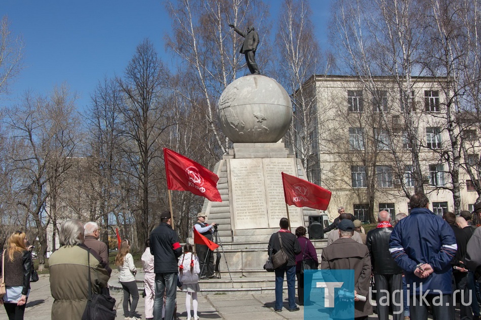 В Нижнем Тагиле празднуют Первомай. Митинг КПРФ.