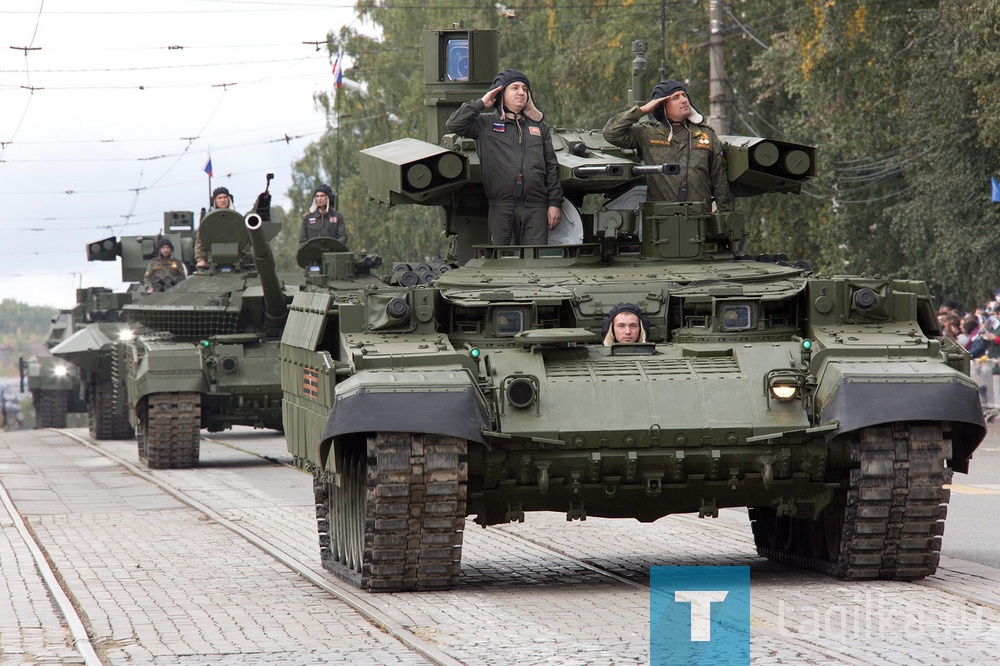 Шествием военной техники отметили тагильчане 100-летие отечественного танкпрома и 75-годовщину Победы в Великой Отечественной войне