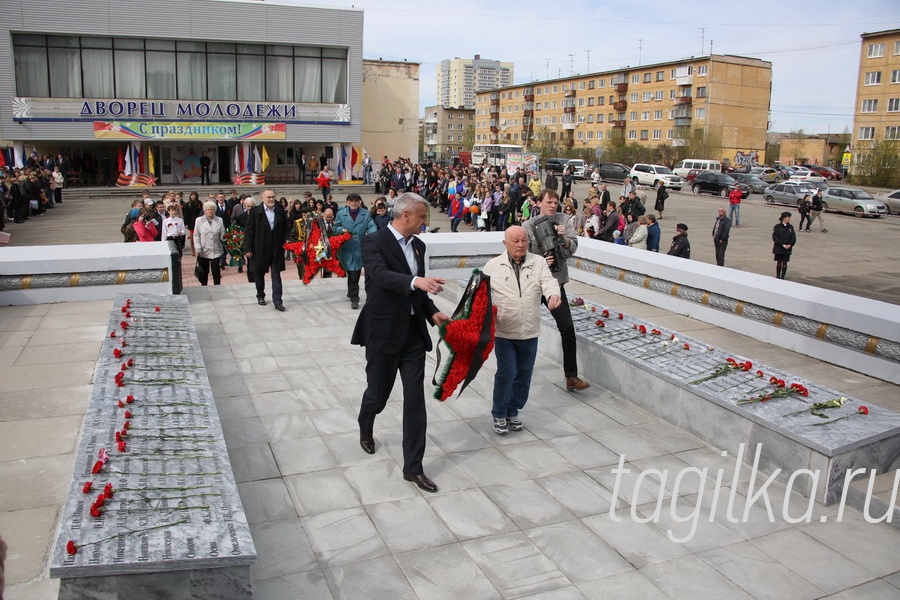 Победе-70 лет. Митинг у памятника строителям.
