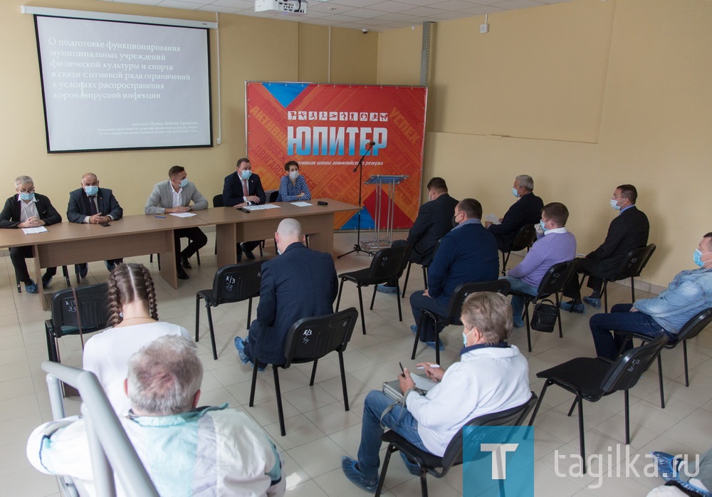 Совещание состоялось на территории ФОК «Президентский», который является объектом одной из крупнейших спортивных школ города – СШОР «Юпитер». В этом учреждении занятия проводятся по 10 видам спорта, их регулярно посещают свыше 1350 человек.