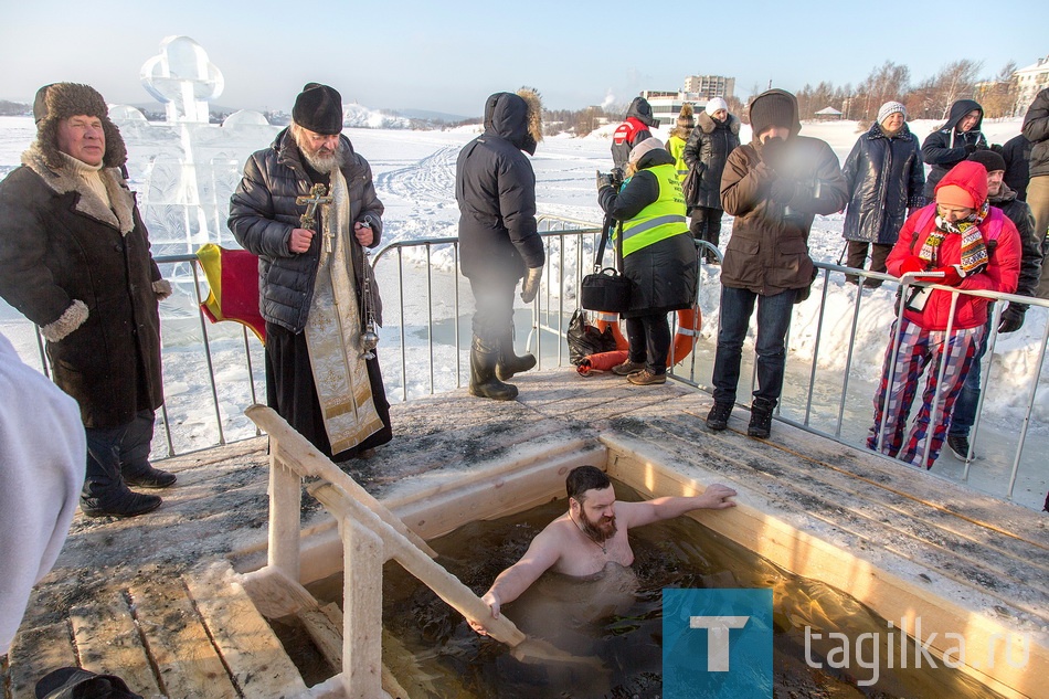 Крещенские купания в проруби