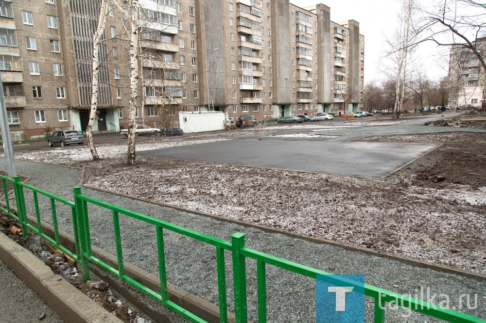 Благоустройство дворов. Красноармейская дом 80 и 84.

К концу недели должны закончить благоустройство дворов у домов №80 и 84 на Красноармейской. 