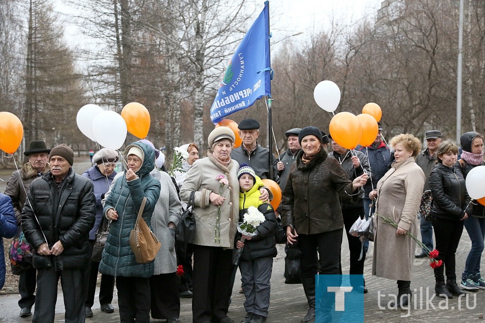 Чернобыль - Митинг памяти.

В 12.00 у памятного знака ликвидаторам последствий катастрофы на Чернобыльской АЭС в сквере за ДК «Юбилейный» прошел траурный митинг, посвященный 31-й годовщине катастрофы на Чернобыльской АЭС.