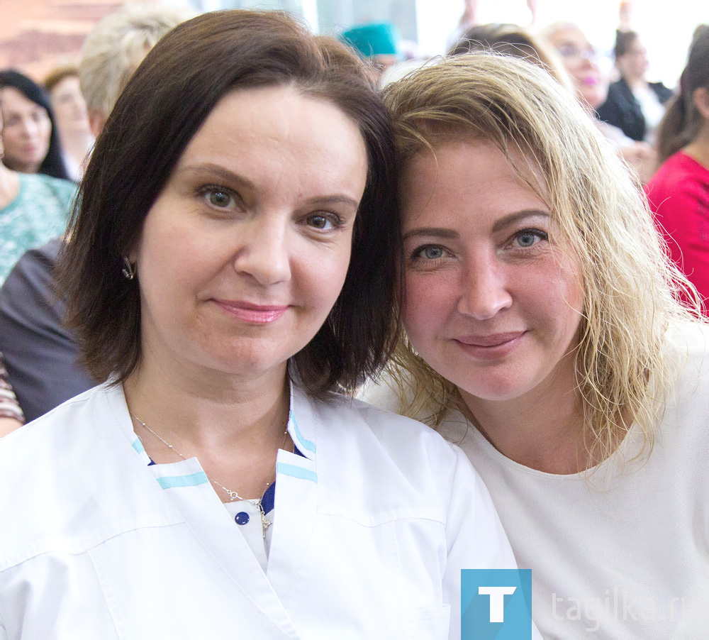 Старшая медсестра операционного блока ГБ №1 Наталья Гришкевич и операционная медсестра Наталья Турунцева. Медицинский стаж каждой – более 30 лет.