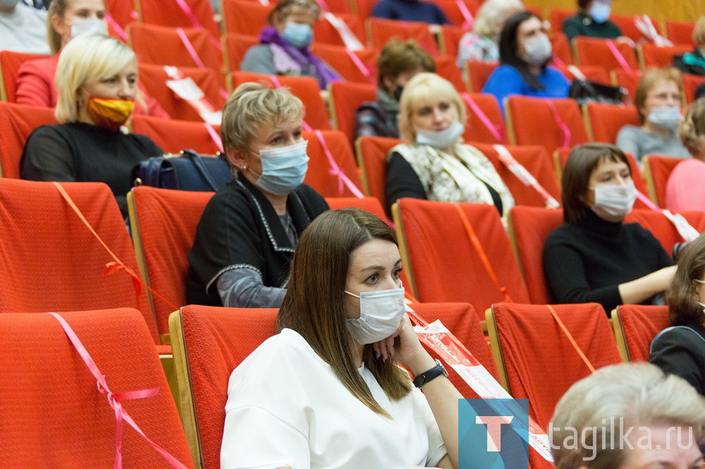 В общественно-политическом центре состоялись публичные слушания по исполнению бюджета за 2019 год